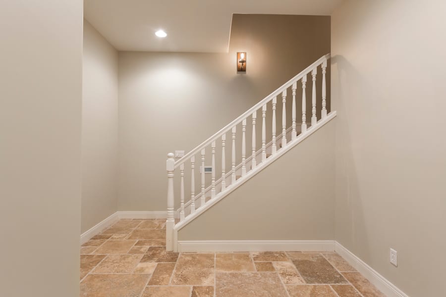 AdobeStock_170051964 Large basement with a modern interior design in bright lighting