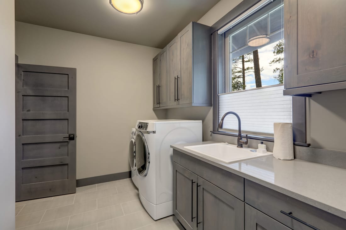 Full white bathroom with bathroom shelves
